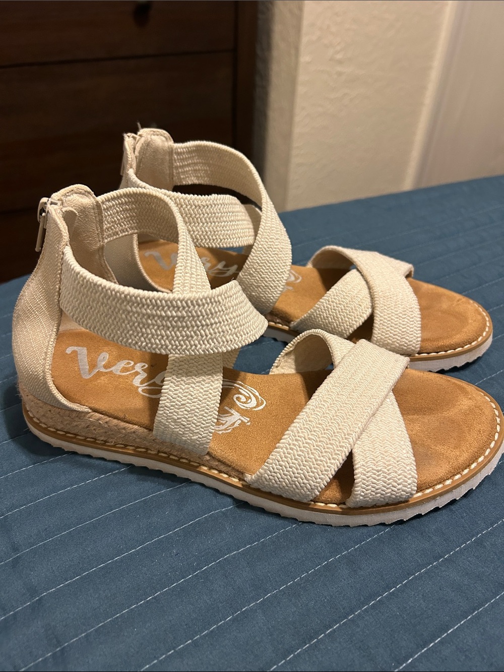 Very G Cream Cross-Strap Sandals